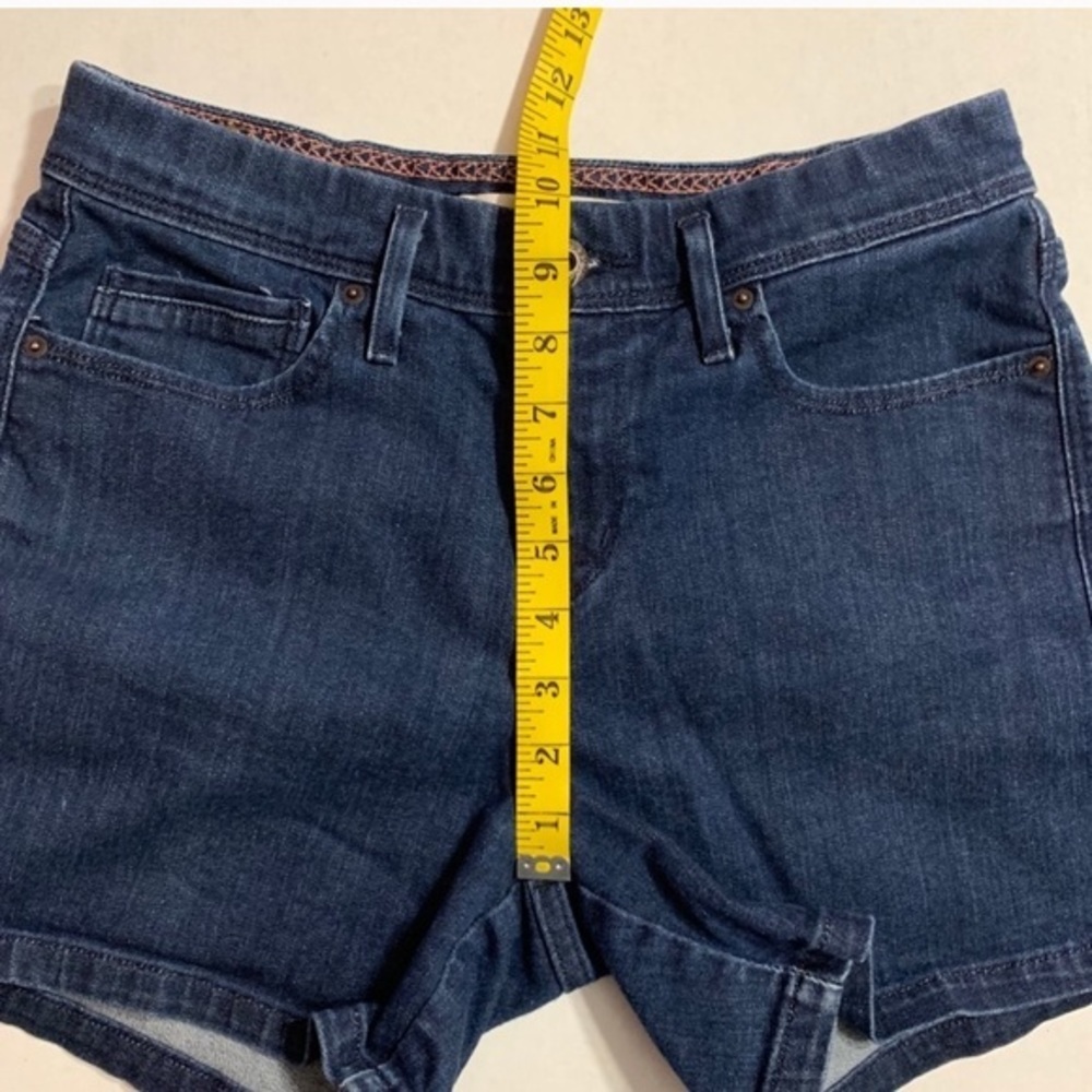 Levi’s Dark Wash Denim Shorts Size 4 Mid Rise Classic Blue Jean Shorts - Picture 3 of 7
